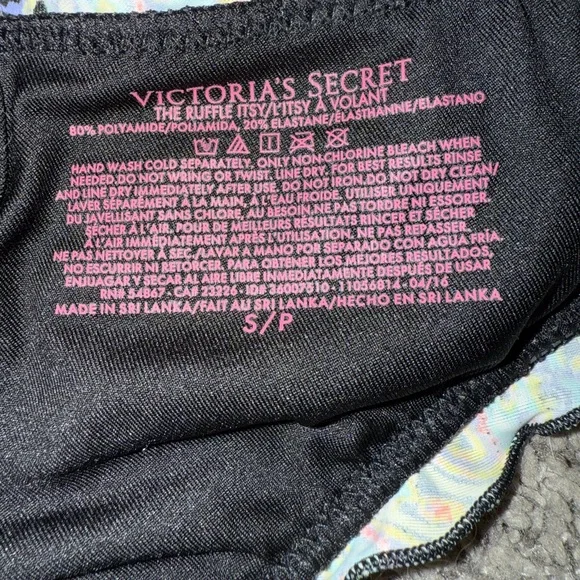 VS multi bikini bundle underwire halter crisscross 32d & Scheeky bottoms,1 ties - Picture 16 of 16